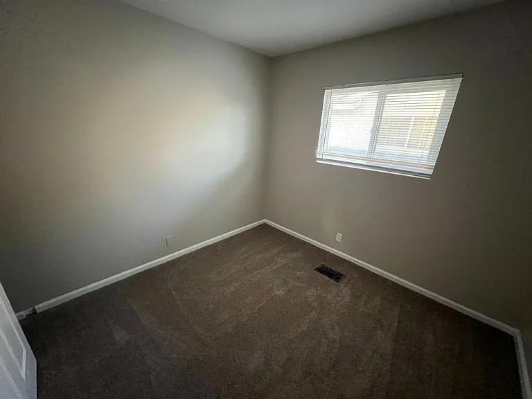 2301 E Brooks Ave — Photo 14