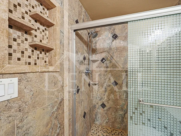 5654 W Mountain View Rd — Photo 19