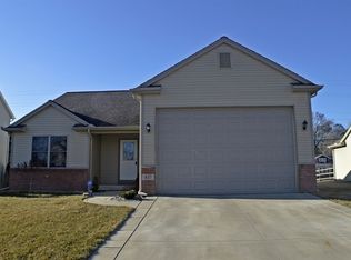 457 Oak Creek Dr, Temperance, MI 48182