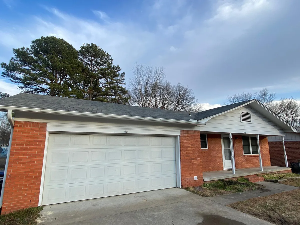Building Photo - 706 N 46th St