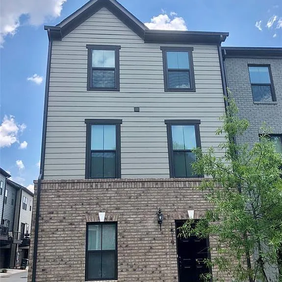 1519 S Church St — Photo 1