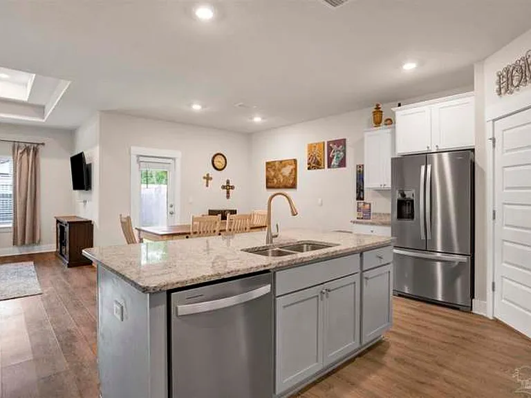 5737 Danbury Blvd — Photo 2