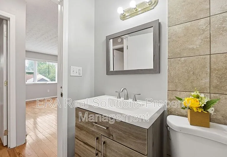 977 13th Ave — Photo 16