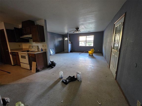 5th image of 304 Hal Dr