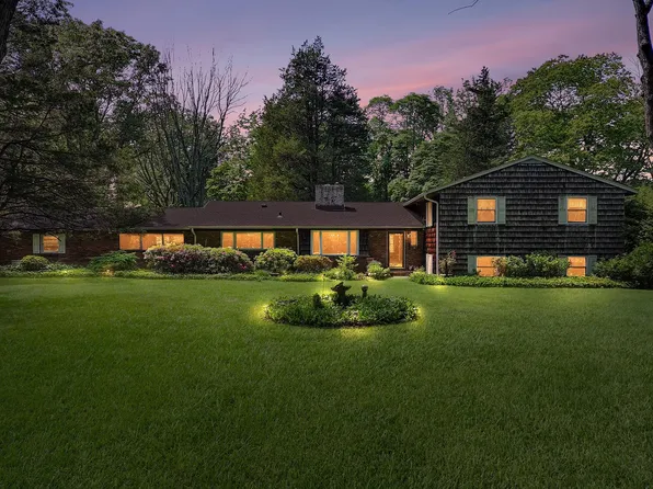 31 Saw Mill Road, Cold Spring Harbor, NY 11724