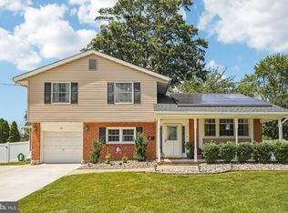 37 Spinning Wheel Ln, Marlton, NJ 08053