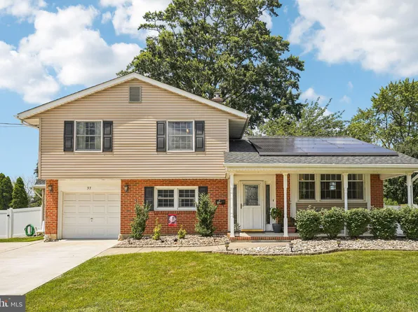 37 Spinning Wheel Ln, Marlton, NJ 08053