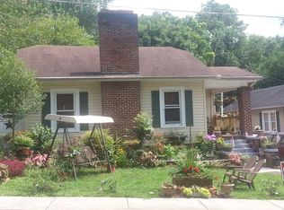 1030 Willow St, Mount Airy, NC 27030