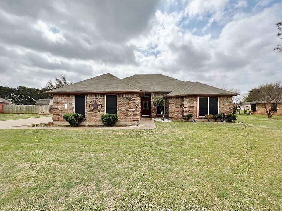 1st image of 621 Sandstone Ln
