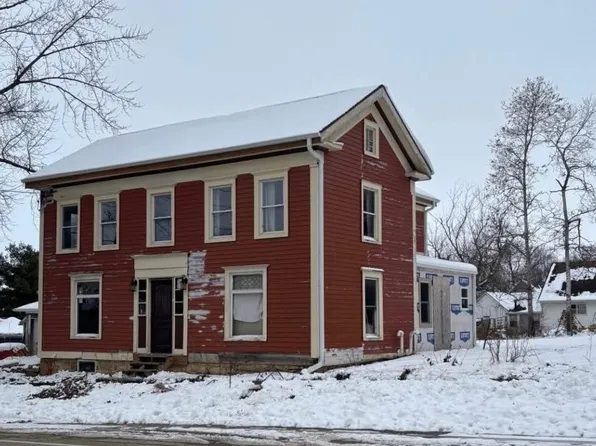 8976 N Main St, Leaf River, IL 61047