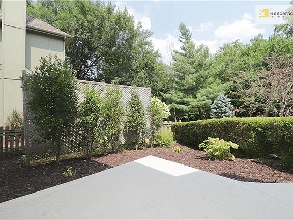 2nd image of 15501 Beverly Ct