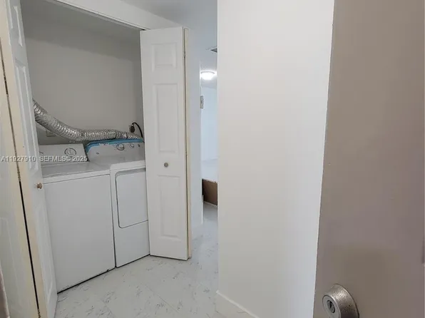 8290 Lake Dr, Doral, FL