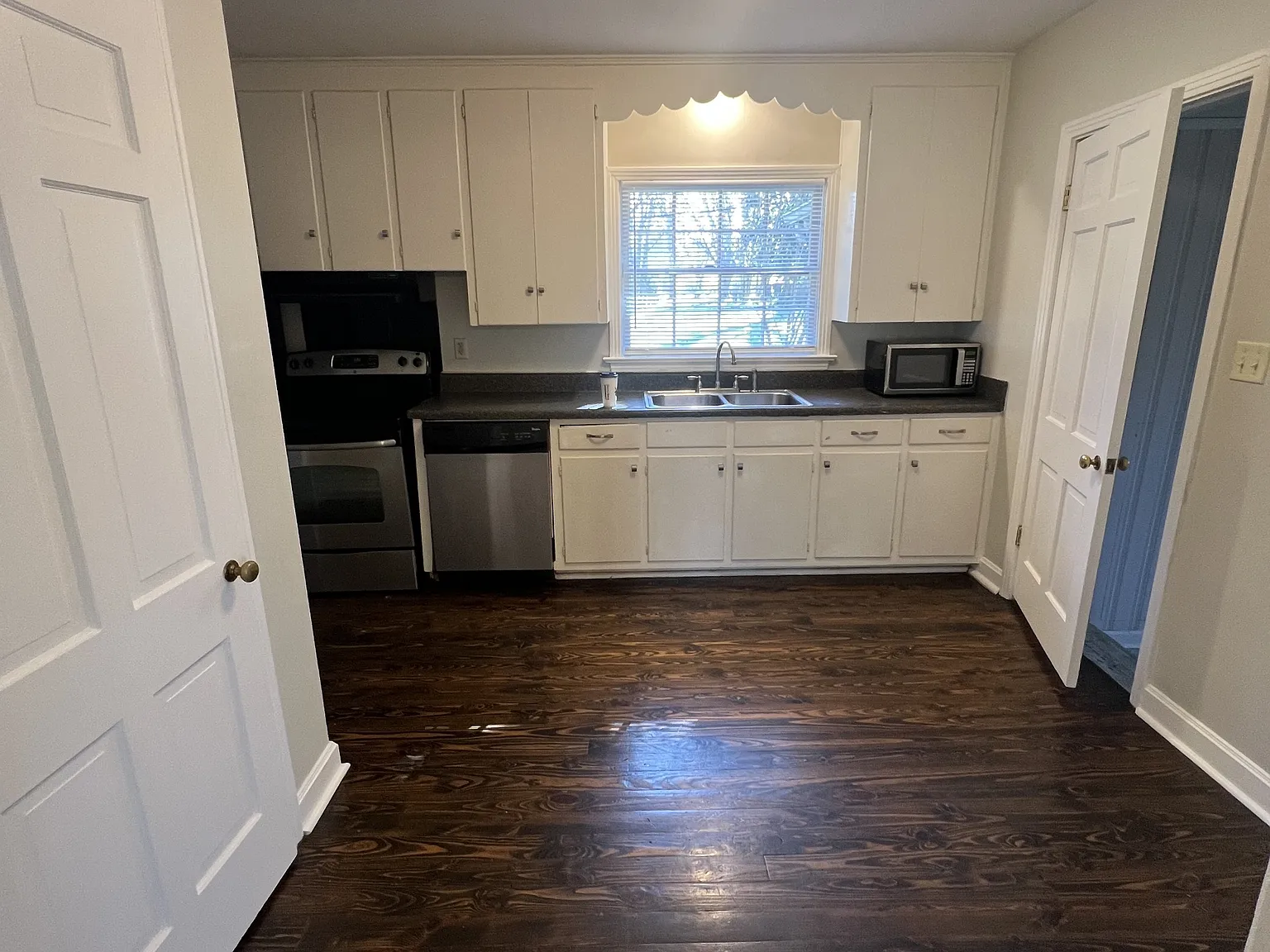 2924 Mere Drive - 2924 — Photo 4