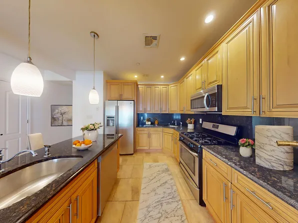 542 Brooklyn Avenue image 2 of 18