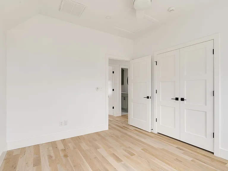 1032 Hangar Dr — Photo 17