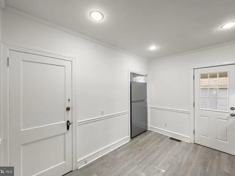 101 Curtis Ave — Photo 11