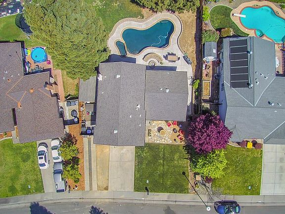 4th image of 8225 Coast Oak Way