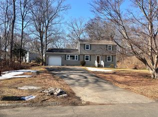 15 Corey Ln, Niantic, CT 06357