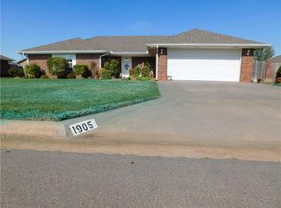 1905 Debra Dr, Weatherford, OK 73096