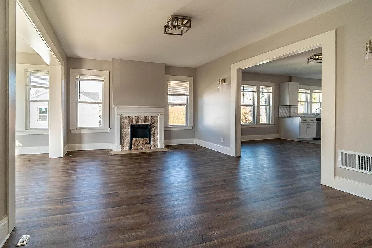 222 Parkwood Ave — Photo 4
