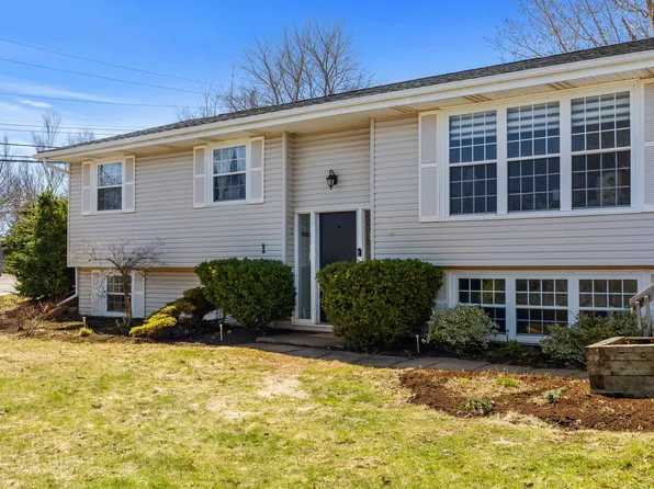 1 Braemore Ave, Charlottetown, PE C1E 1N5
