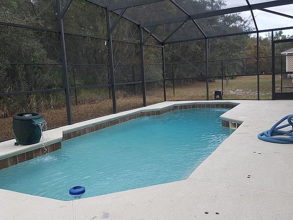 4th image of 415 Manitoba Ln