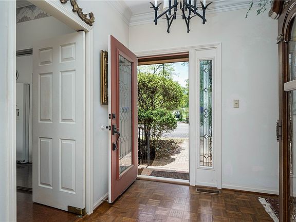 4th image of 8410 Essex Cir NE
