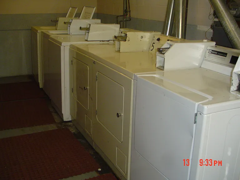 Phillips Park Apartments — Photo 9