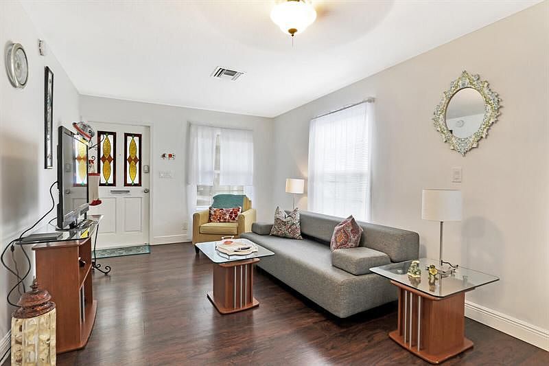 1st image of 817 Winters St