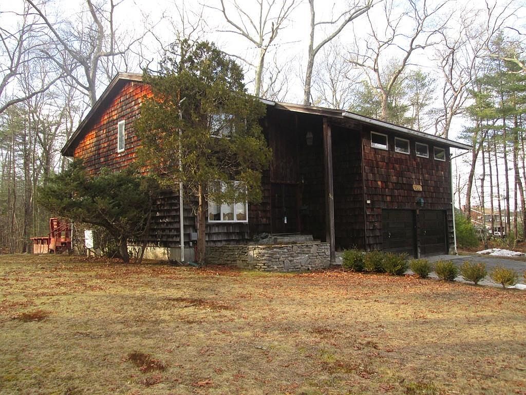 386 Pompeo Rd, North Grosvenordale, CT 06255 Zillow