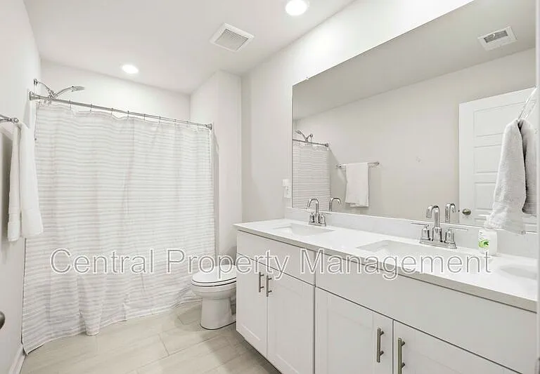 320 Lavinia Cir — Photo 21