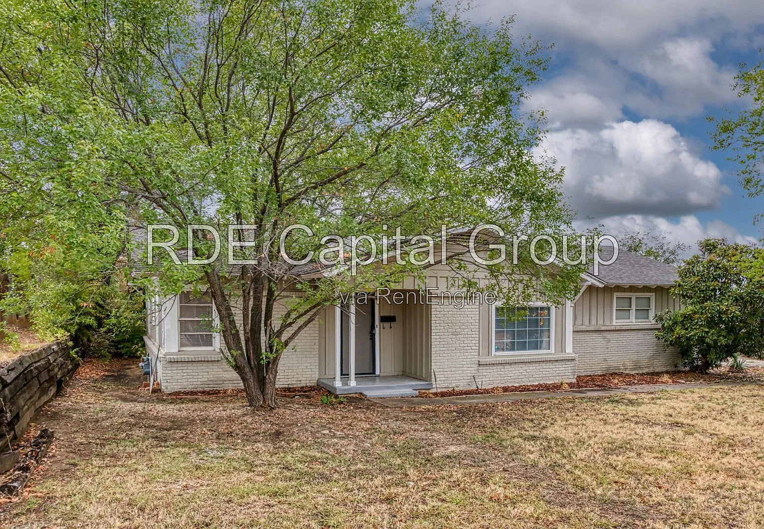 3 bed, 2.0 bath, 1941 sqft, $1,900 — Photo 2