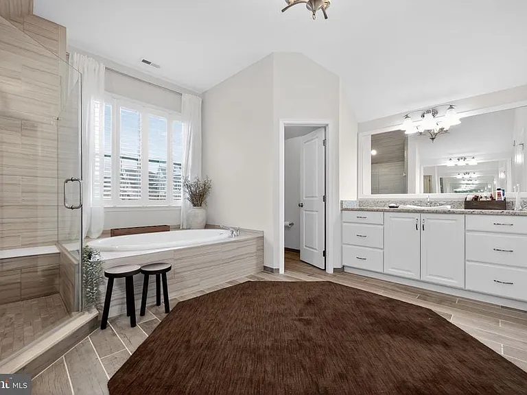 1036 Matthew Way — Photo 35