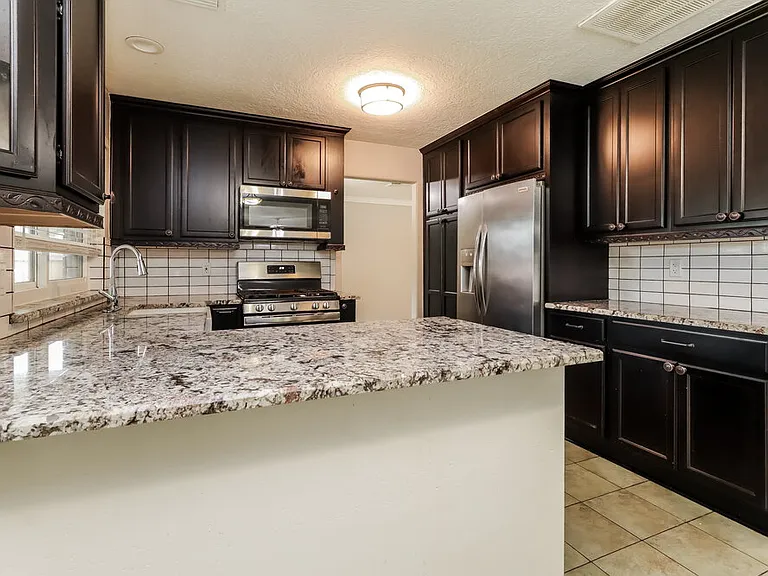 4002 Ashwood Dr — Photo 10