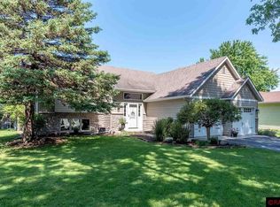 2045 Roberta Dr, North Mankato, MN 56003