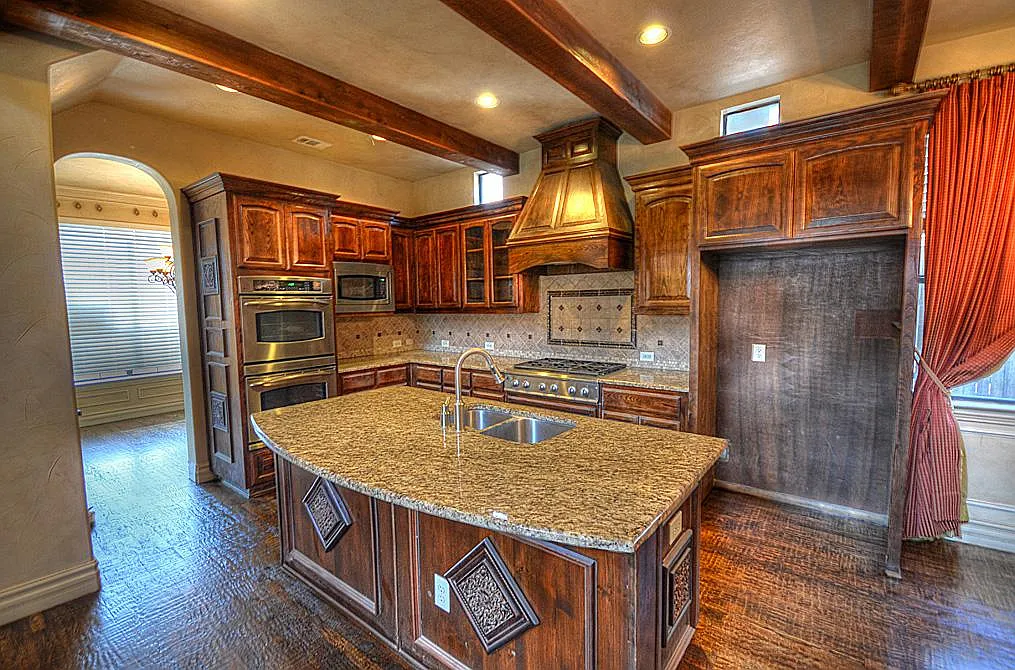 4 bed, 4.5 bath, 3808 sqft, $4,100 — Photo 3