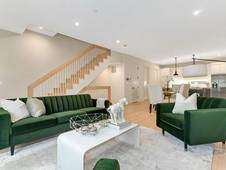 2347 W Morse Ave — Photo 4