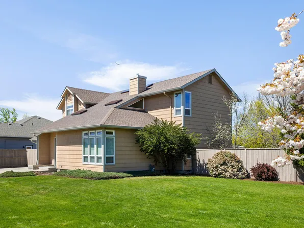 2657 Beebe Rd, Central Point, OR 97502