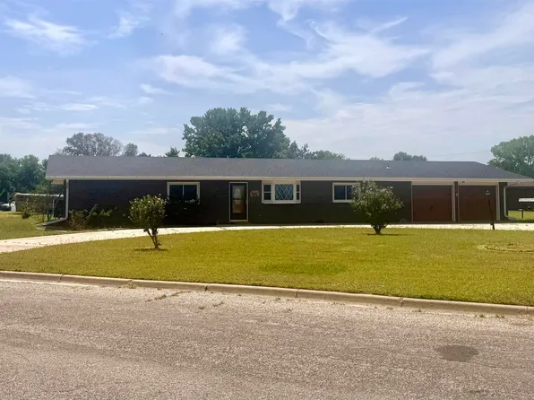 407 N Pennsylvania Ave, Holyrood, KS 67450