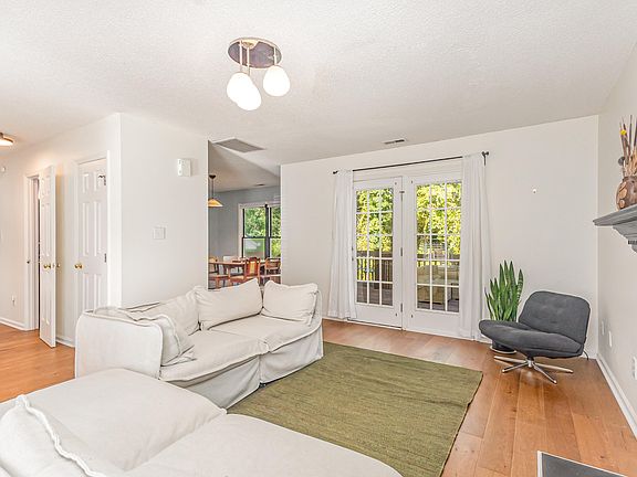 4th image of 104 Forestchase Ct