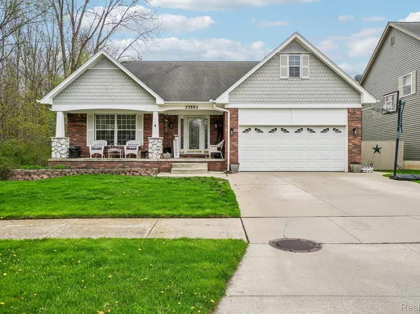 23882 Monroe St, Armada, MI 48005