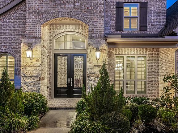 2nd image of 2711 Carriage Hollow Ln