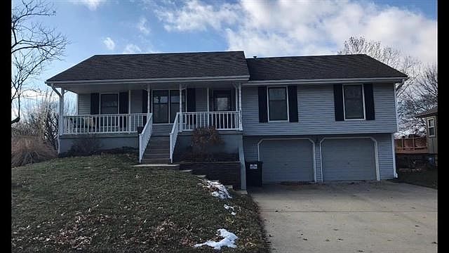 1st image of 305 NW Springwood Dr