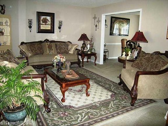 3rd image of 833 Eagle Point Dr