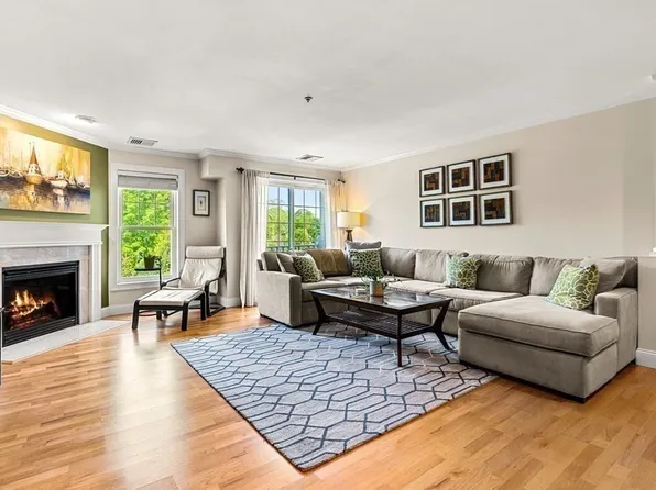 19 Broad St Unit 306, Merrimac, MA 01860