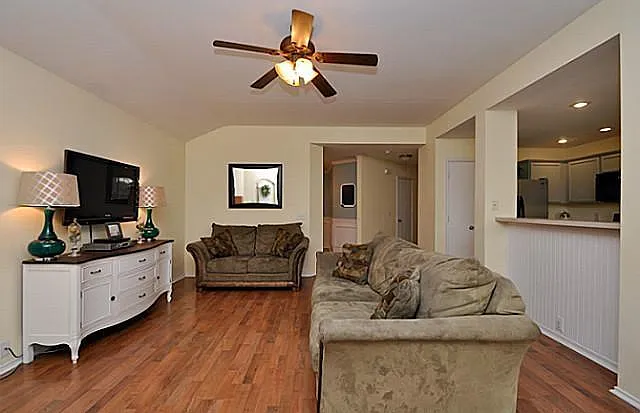 3 bed, 1507 sqft, $2,100 — Photo 3