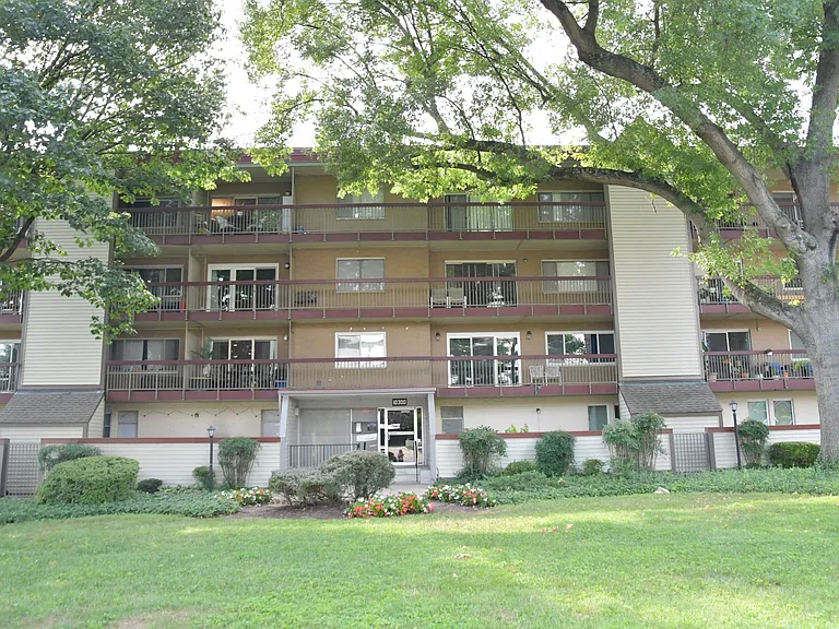 10300 Westlake Dr #301 — Photo 30
