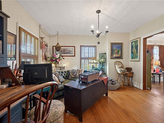 5th image of 2413 Forge Rd