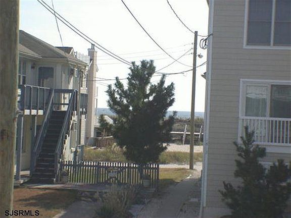 3rd image of 1816 Wesley Ave #2