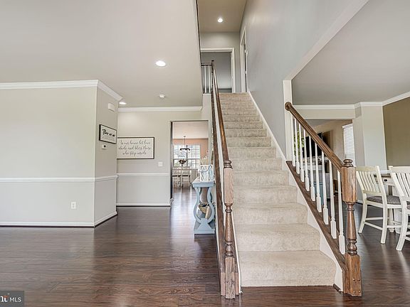 4th image of 105 Mariposa Ln